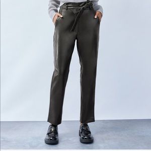 Aritizia, Babaton- Vegan Leather Belted Pant Black- Size 4